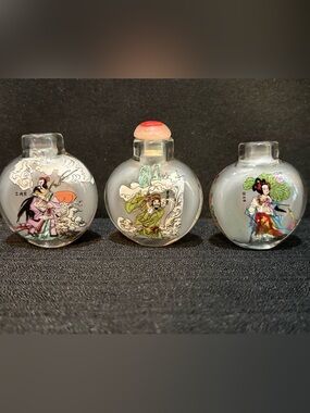 3 VTG. Reverse Chinese Japanese Painted Glass Snuff Bottles 1 With Lid 2 Without